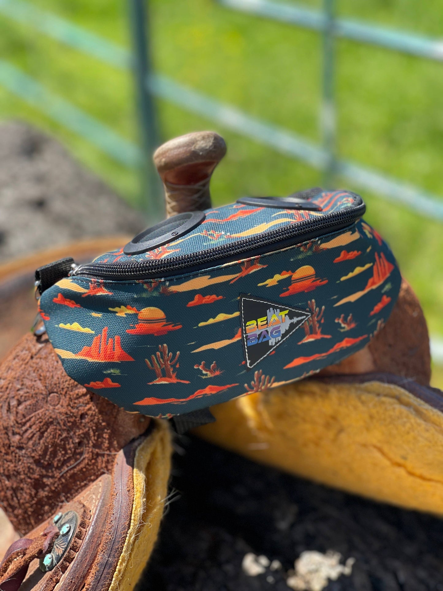 NEW Schulz Equine Beat Saddle Bag